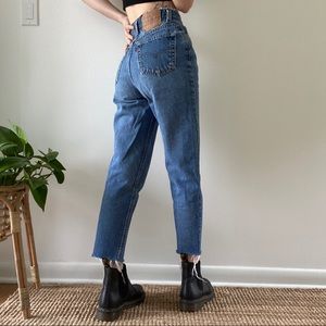❤️ Vintage Dark Wash Levi’s 512s
